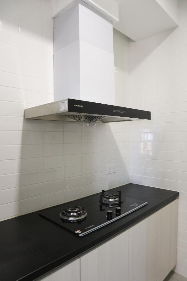 Roxy Sematan Villa & Townhouse Exterior photo